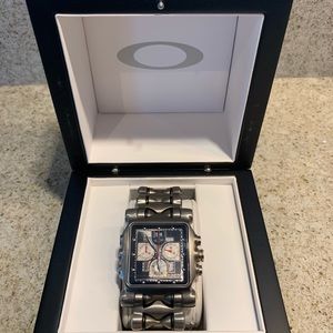 Oakley Minute Machine